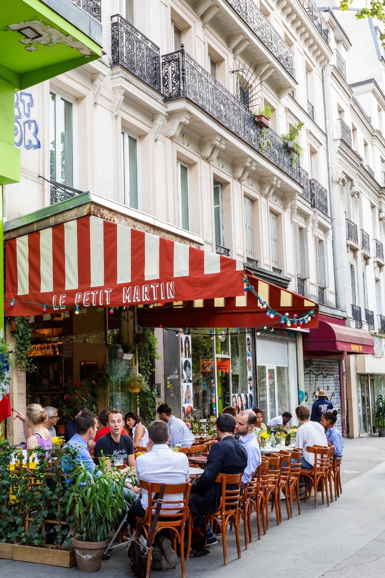 Veeve - Flowers In Saint-Martin Apartment Paris Exterior photo