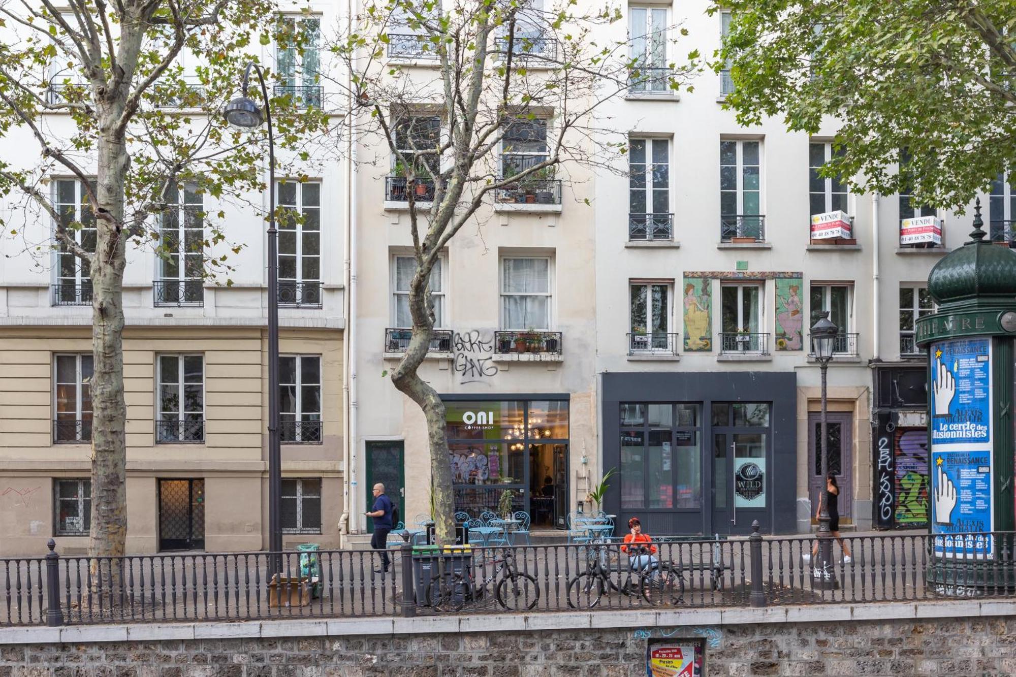 Veeve - Flowers In Saint-Martin Apartment Paris Exterior photo